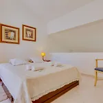 Small 4pax -shared Pool @ Homesbyfc Дом отдыха *