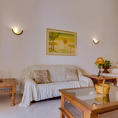 Small 4pax -shared Pool @ Homesbyfc Vakantiehuis Albufeira