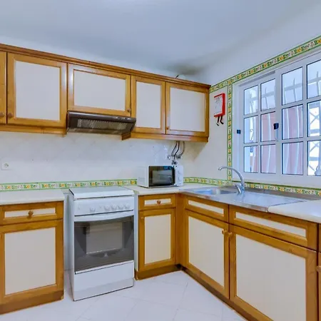 Small 4pax -shared Pool @ Homesbyfc Дом отдыха *