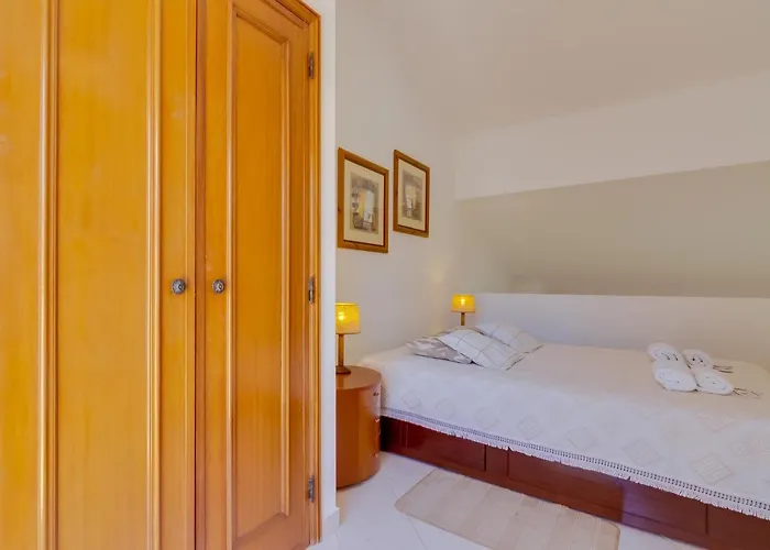 Small 4pax -shared Pool @ Homesbyfc Holiday home